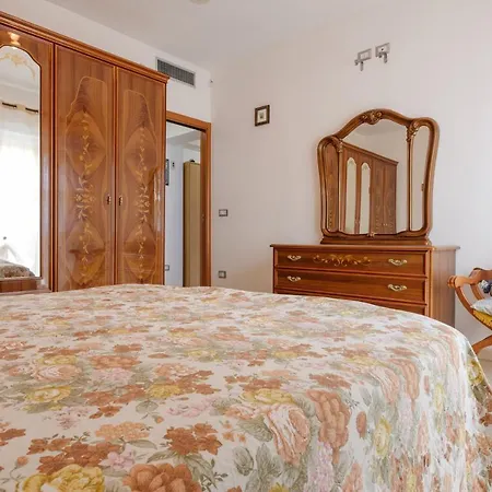 Casa Azzurra 107m Dal Mare 度假居 *